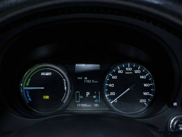 mitsubishi-outlander-elektrisitetbensin-2016-big-21