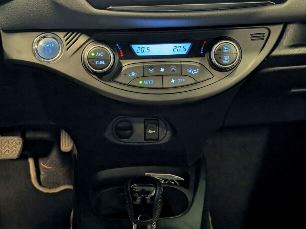 toyota-yaris-elektrisitetbensin-2017-big-18