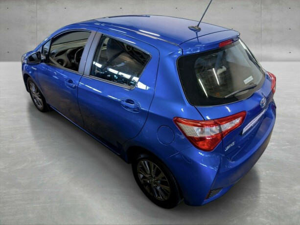 toyota-yaris-elektrisitetbensin-2017-big-6