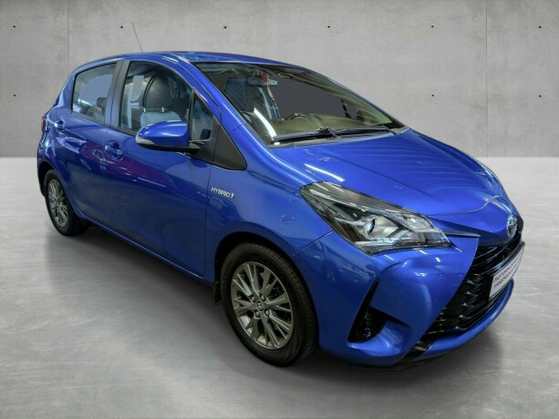 toyota-yaris-elektrisitetbensin-2017-big-1