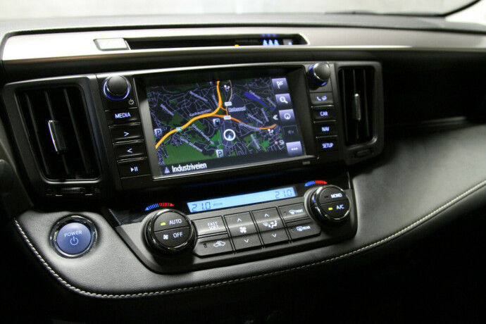 toyota-rav4-elektrisitetbensin-2016-big-5