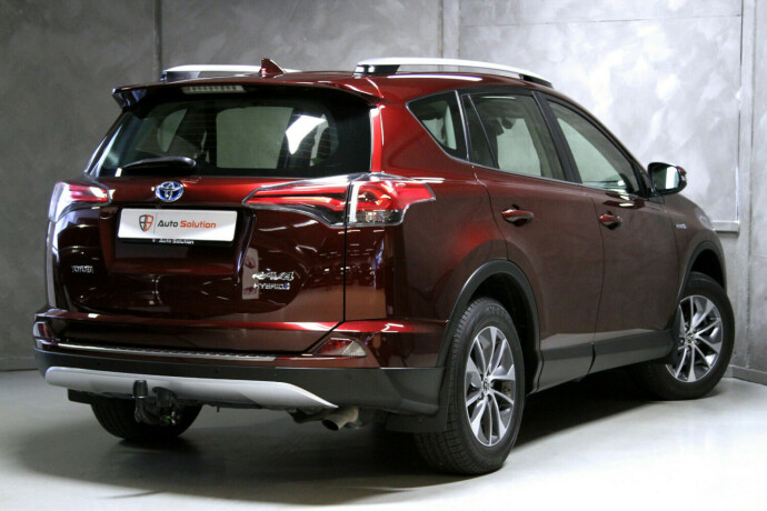 toyota-rav4-elektrisitetbensin-2016-big-1