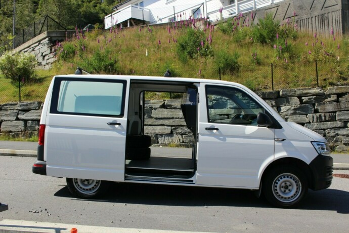 volkswagen-transporter-diesel-2019-big-13