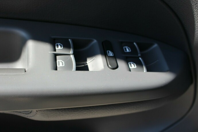 volkswagen-touran-diesel-2011-big-8