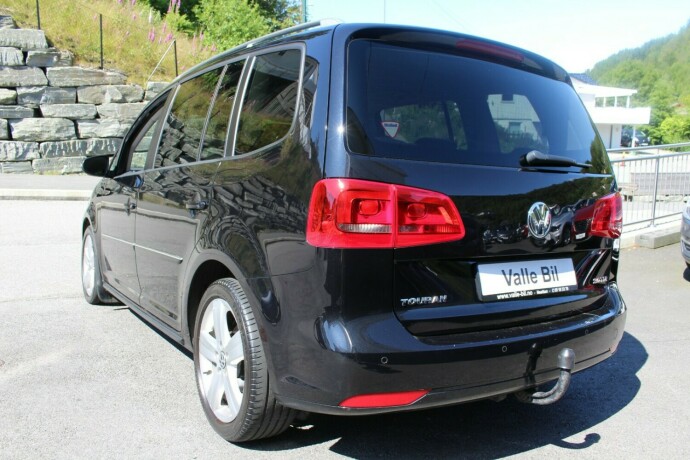 volkswagen-touran-diesel-2011-big-2