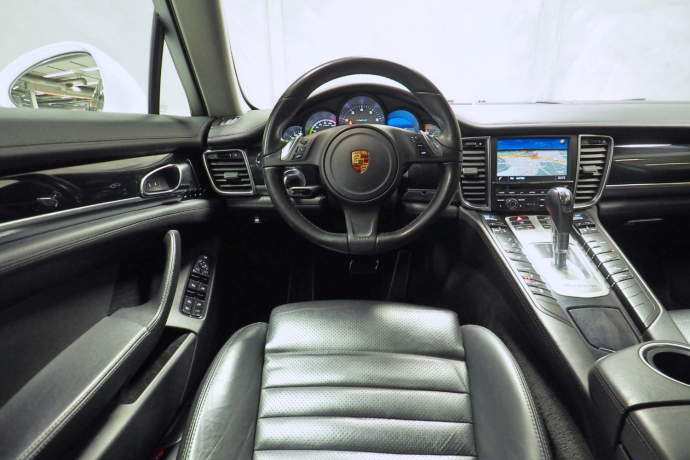porsche-panamera-elektrisitetbensin-2014-big-18