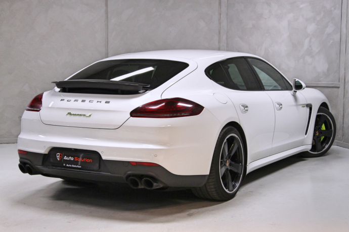porsche-panamera-elektrisitetbensin-2014-big-1