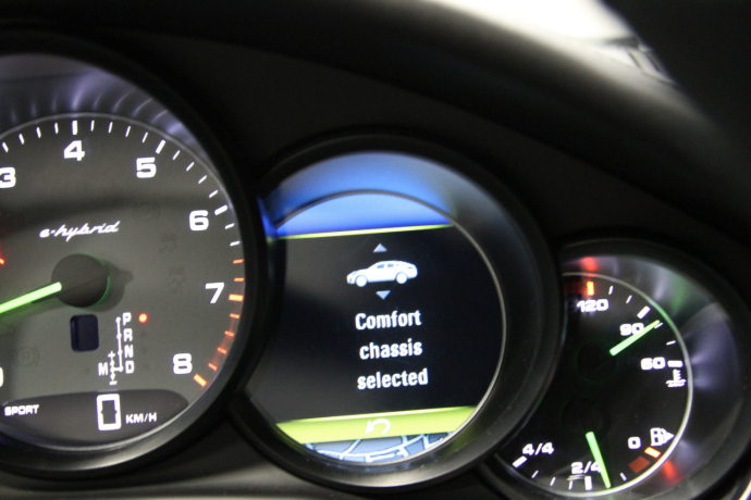 porsche-panamera-elektrisitetbensin-2014-big-22