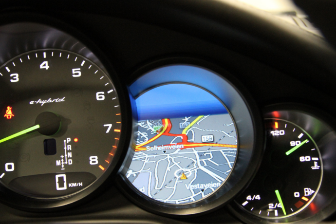 porsche-panamera-elektrisitetbensin-2014-big-21