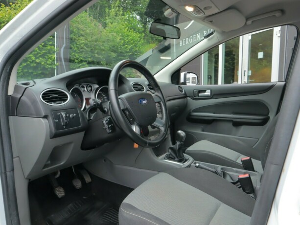 ford-focus-diesel-2011-big-5