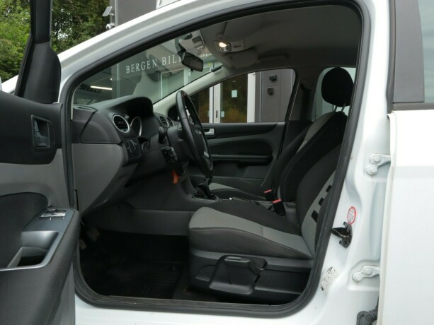 ford-focus-diesel-2011-big-4