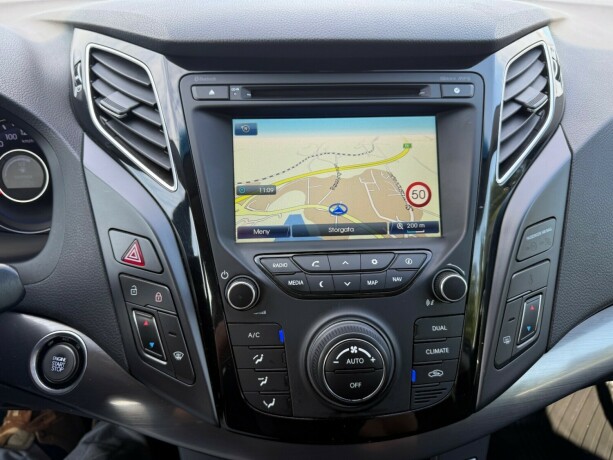 hyundai-i40-diesel-2012-big-11