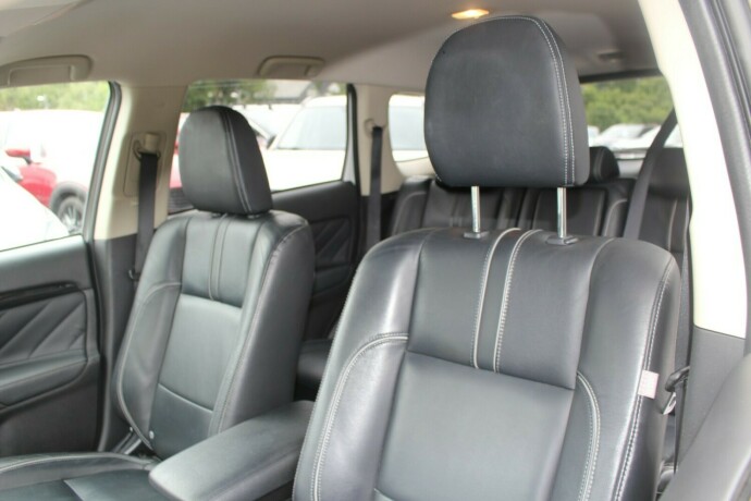mitsubishi-outlander-elektrisitetbensin-2017-big-9