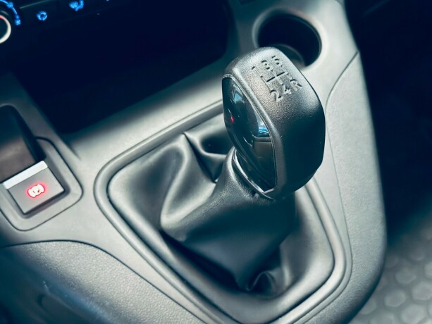 peugeot-partner-diesel-2019-big-18