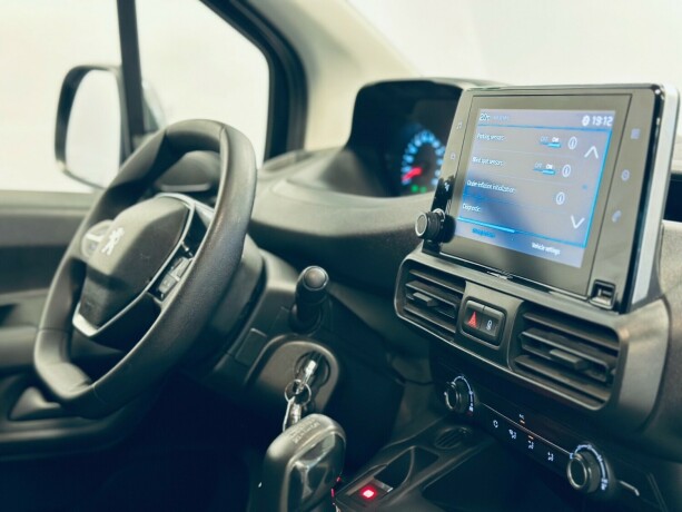 peugeot-partner-diesel-2019-big-13