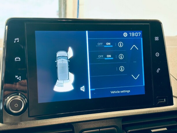 peugeot-partner-diesel-2019-big-20