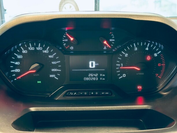 peugeot-partner-diesel-2021-big-17