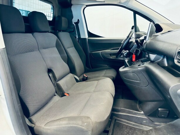 peugeot-partner-diesel-2021-big-15