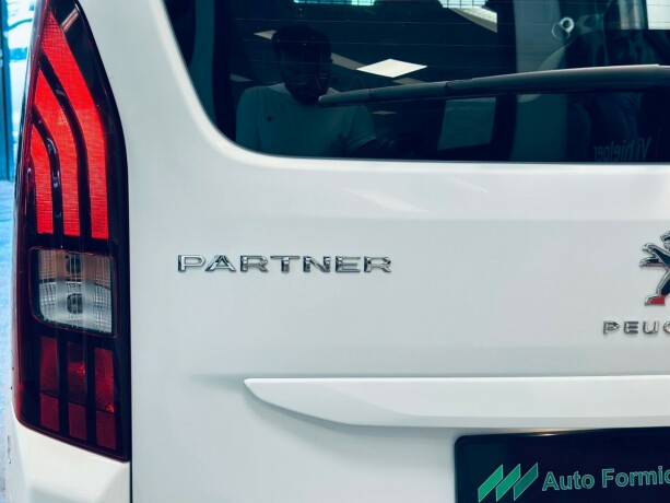 peugeot-partner-diesel-2021-big-27