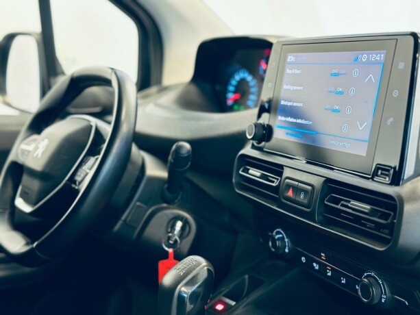 peugeot-partner-diesel-2021-big-13