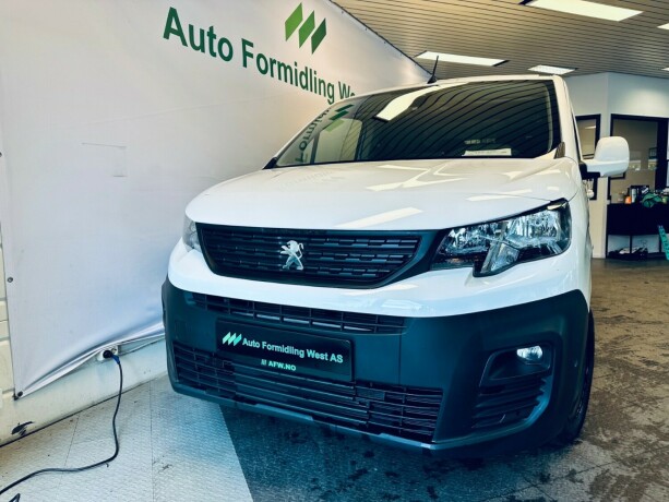 peugeot-partner-diesel-2021-big-2