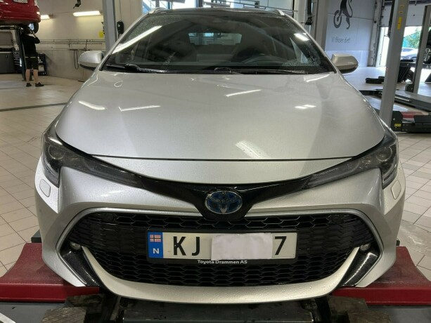 toyota-corolla-elektrisitetbensin-2019-big-0