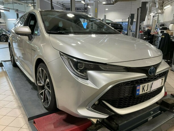 toyota-corolla-elektrisitetbensin-2019-big-7