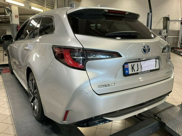 toyota-corolla-elektrisitetbensin-2019-big-3