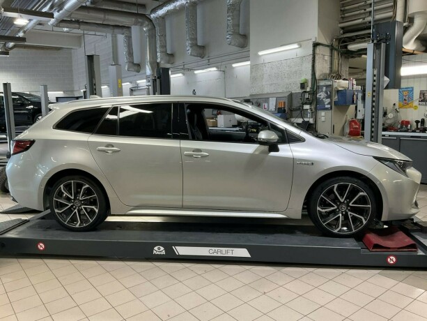 toyota-corolla-elektrisitetbensin-2019-big-6