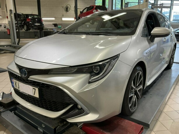 toyota-corolla-elektrisitetbensin-2019-big-1