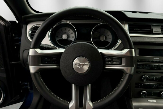 ford-mustang-bensin-2010-big-10