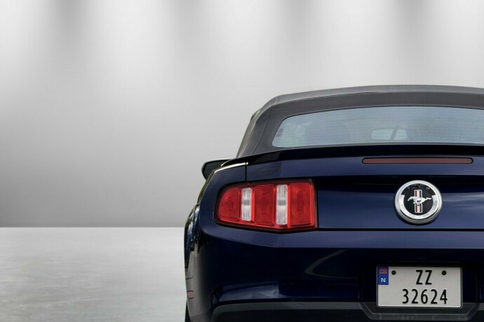 ford-mustang-bensin-2010-big-8