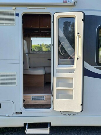 concorde-credo-i735h-diesel-2009-big-22