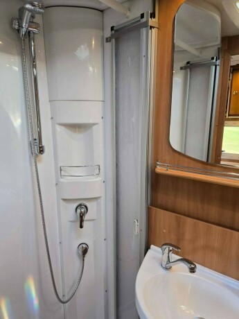 concorde-credo-i735h-diesel-2009-big-78