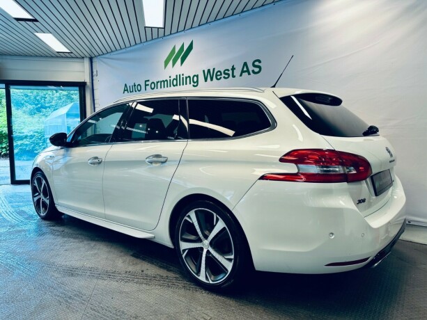 peugeot-308-bensin-2015-big-5