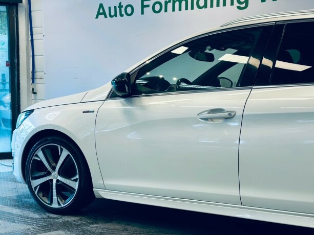 peugeot-308-bensin-2015-big-7