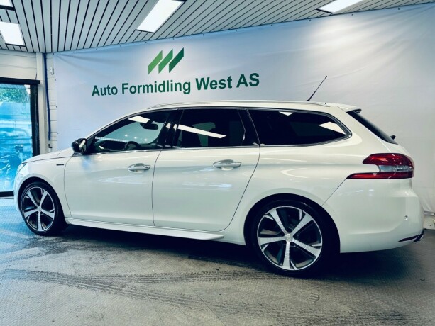 peugeot-308-bensin-2015-big-4