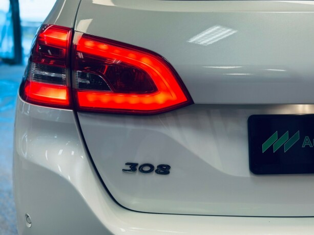 peugeot-308-bensin-2015-big-31