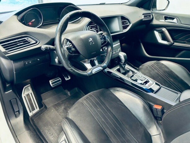 peugeot-308-bensin-2015-big-11