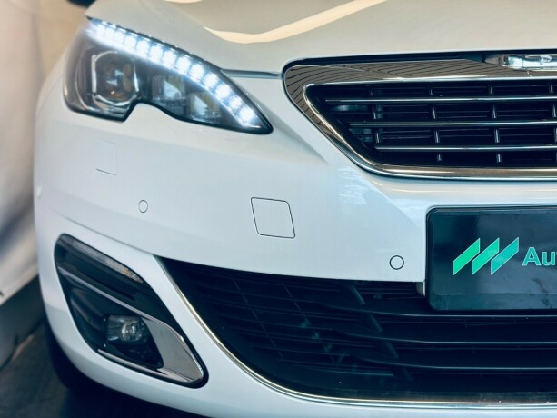 peugeot-308-bensin-2015-big-30