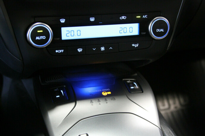 toyota-avensis-bensin-2015-big-10
