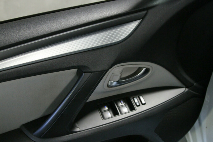 toyota-avensis-bensin-2015-big-16