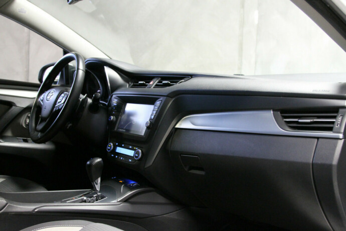 toyota-avensis-bensin-2015-big-5