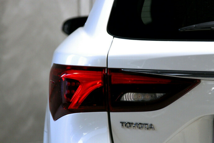 toyota-avensis-bensin-2015-big-22