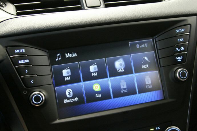 toyota-avensis-bensin-2015-big-8