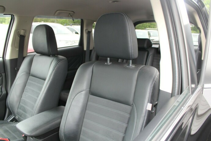 mitsubishi-outlander-elektrisitetbensin-2016-big-10