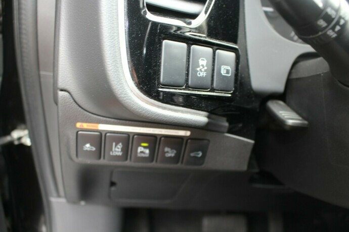 mitsubishi-outlander-elektrisitetbensin-2016-big-12