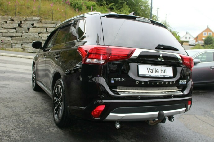 mitsubishi-outlander-elektrisitetbensin-2016-big-3