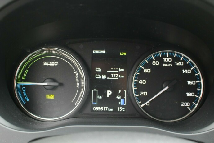 mitsubishi-outlander-elektrisitetbensin-2016-big-13