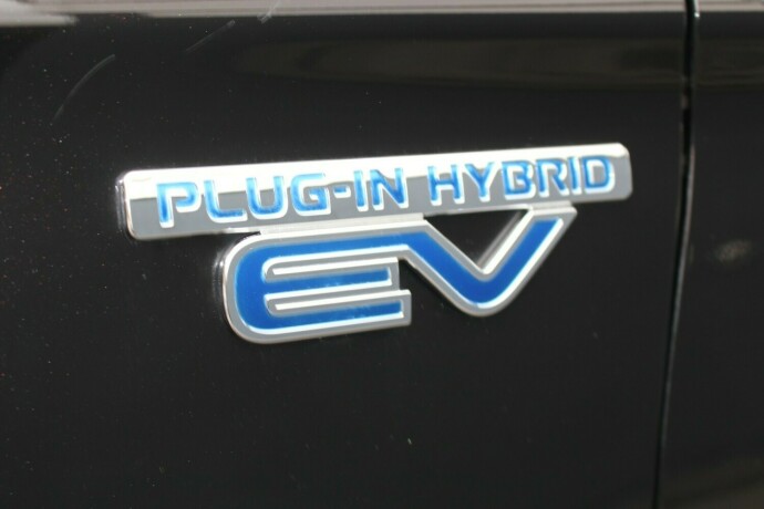 mitsubishi-outlander-elektrisitetbensin-2016-big-2